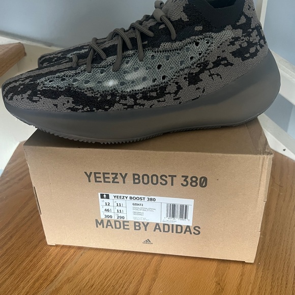 Hey. BNIB YEEZY 380 BOOST STONE SALT COLOUR-WAY BNIB! SIZE 12 MEN - Picture 3 of 5